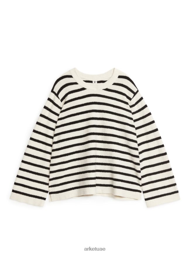 أوف وايت/أسود