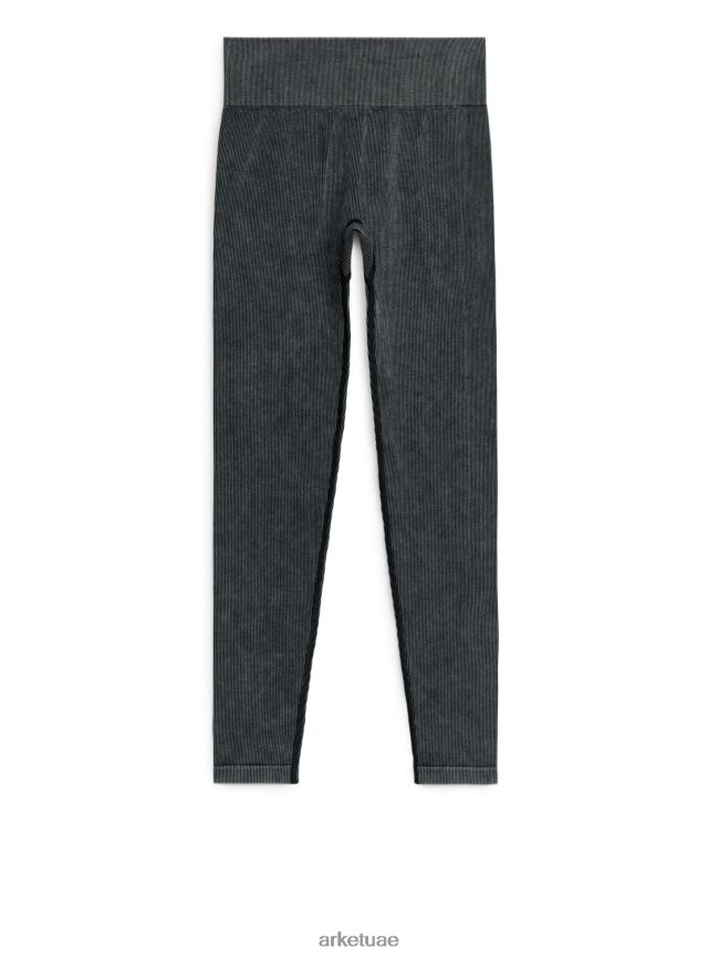 مغسول باللون الاسود