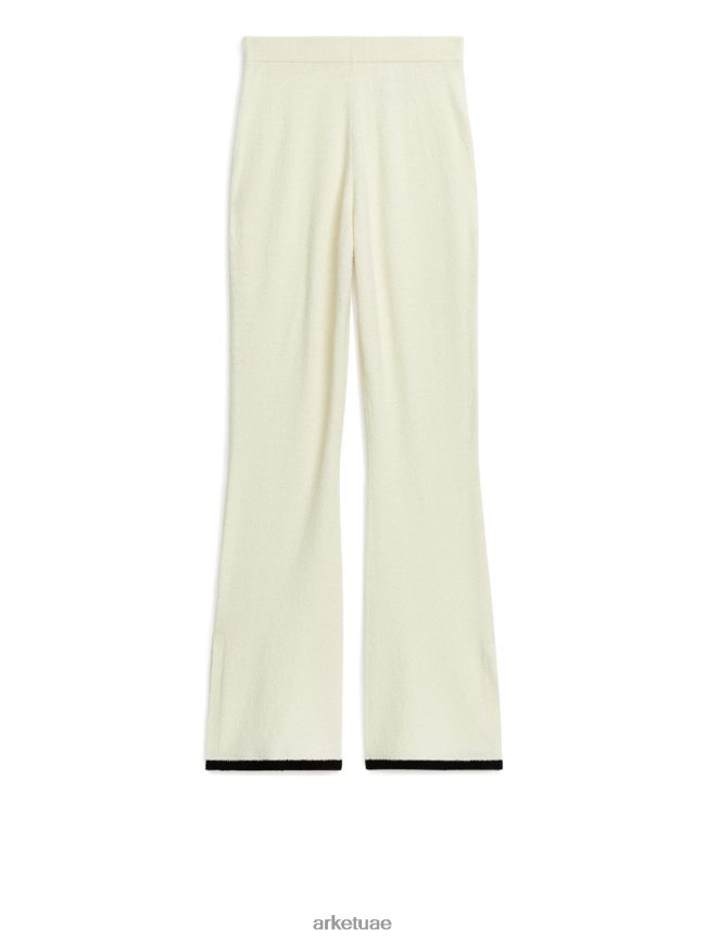 أوف وايت / أسود