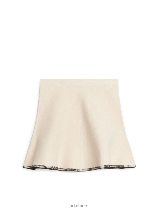 أوف وايت/أسود