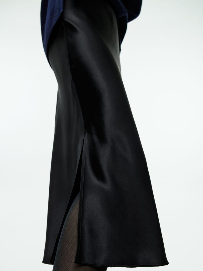 ملابس عبد اللطيف ARKET نحيف تنورة من الساتان بقصة متحيزة أسود BXB848241
