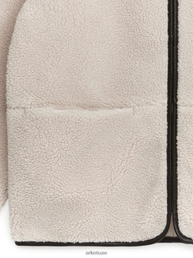 ملابس عبد اللطيف ARKET نحيف سترة جلدية مفصلة بيج فاتح/أسود BXB848477