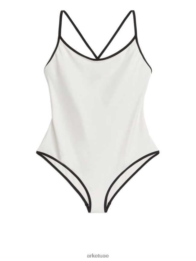 أوف وايت/أسود